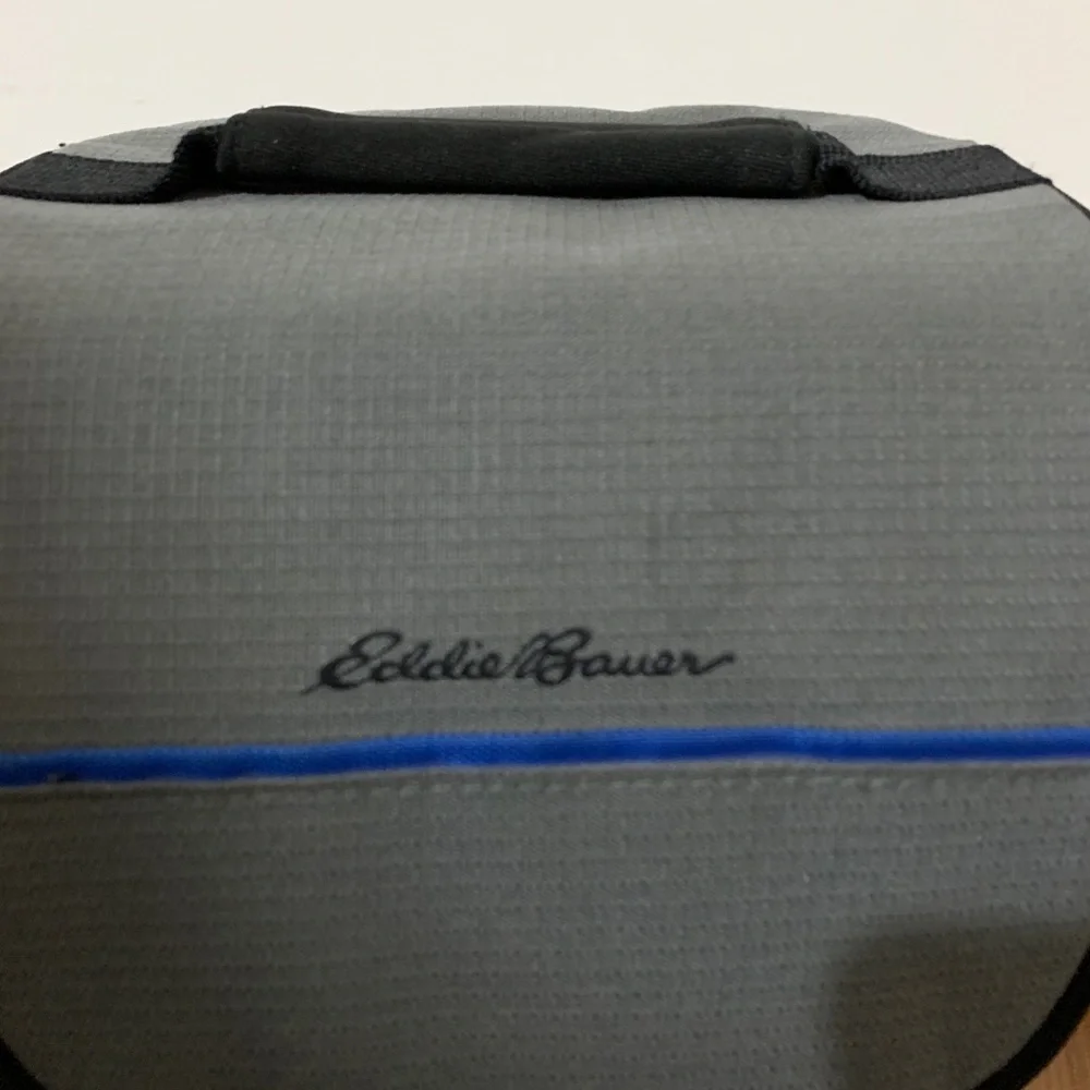 EDDIE BAUER CAMERA, CAMCORDER OR TRAVEL BAG WITH SHOULDER STRAP CLASSIC